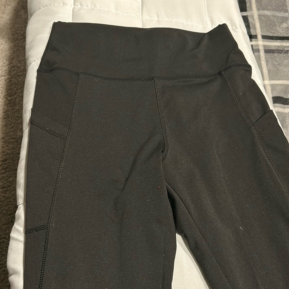 Black yoga pants